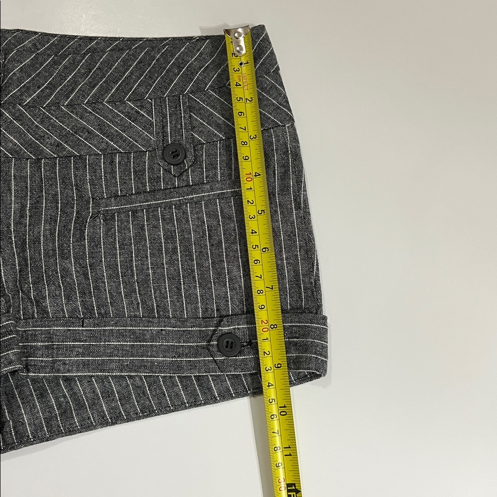 G by Guess Gray pinstriped shorts women’s size 25/0 linen and cotton blend - Picture 10 of 14
